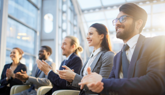 How to organize a successful event with speakers for brand reputation