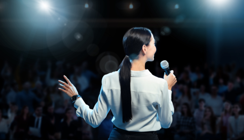 7 Secrets of Powerful Speeches to Steal From Gurus
