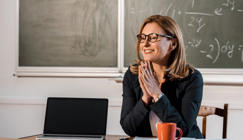 The Best Ways Educators Can Use Their Teaching Skills on Stage