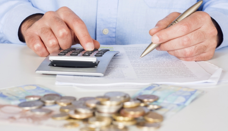 How Much to Charge for a Speaker Fee