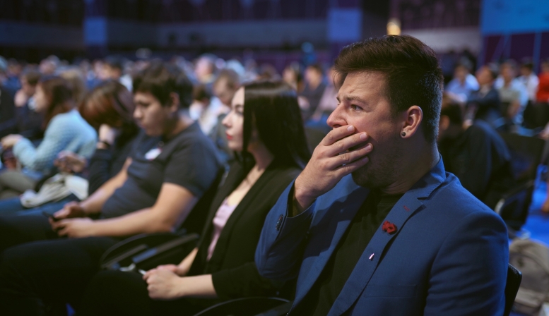 Reading the Room: How to Adjust Your Talk Mid-Speech Based on Audience Reaction